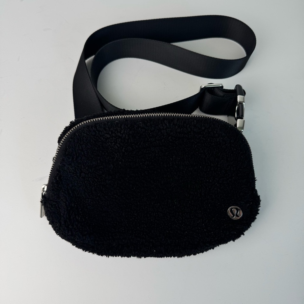 lululemon athletica Black Sherpa Belt Bag